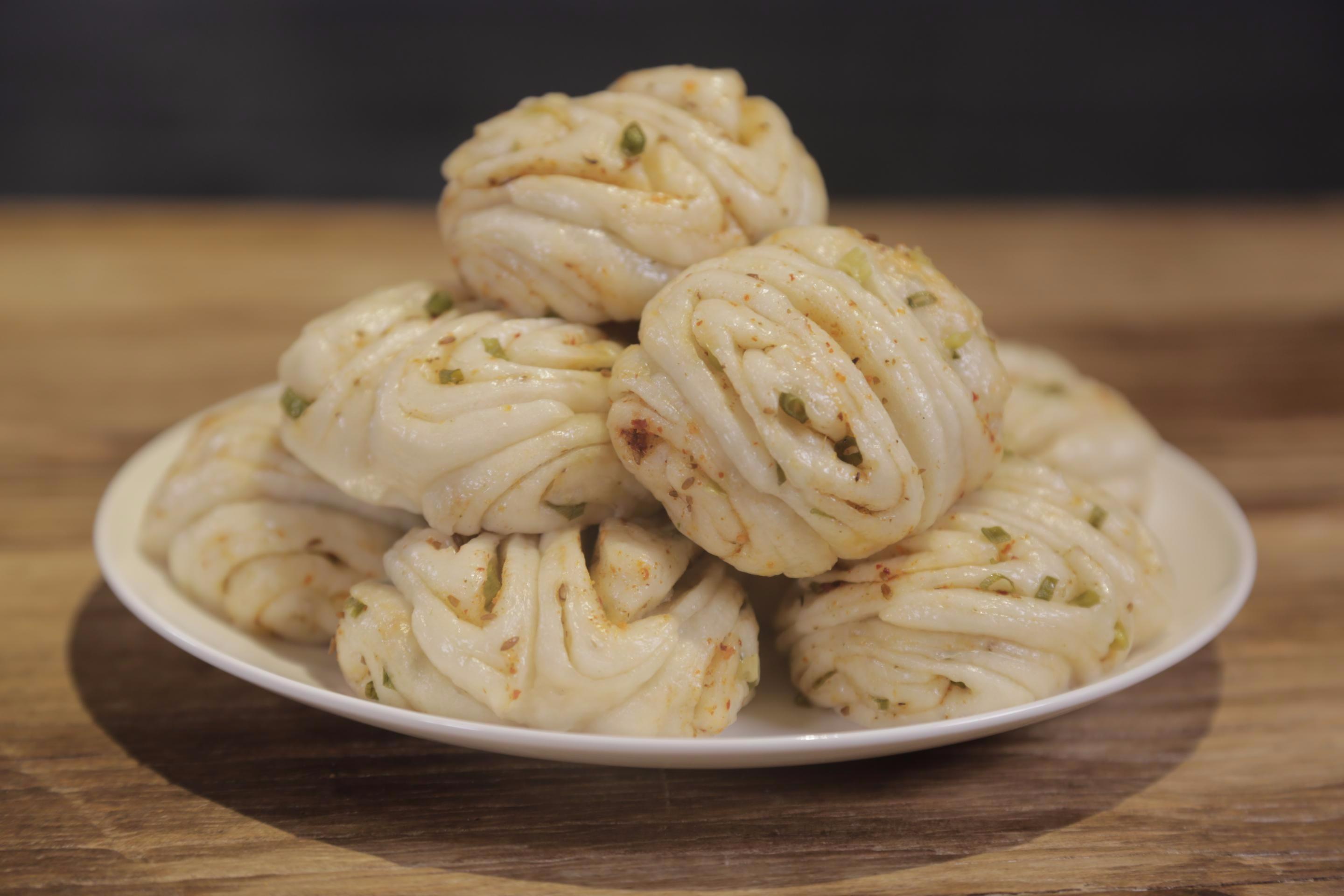 视频:张大厨2分钟教做 面食椒盐 花卷  花卷制作原来只需两步,超级