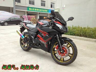 我想买一辆250cc的摩托车推荐一下,一万块以下