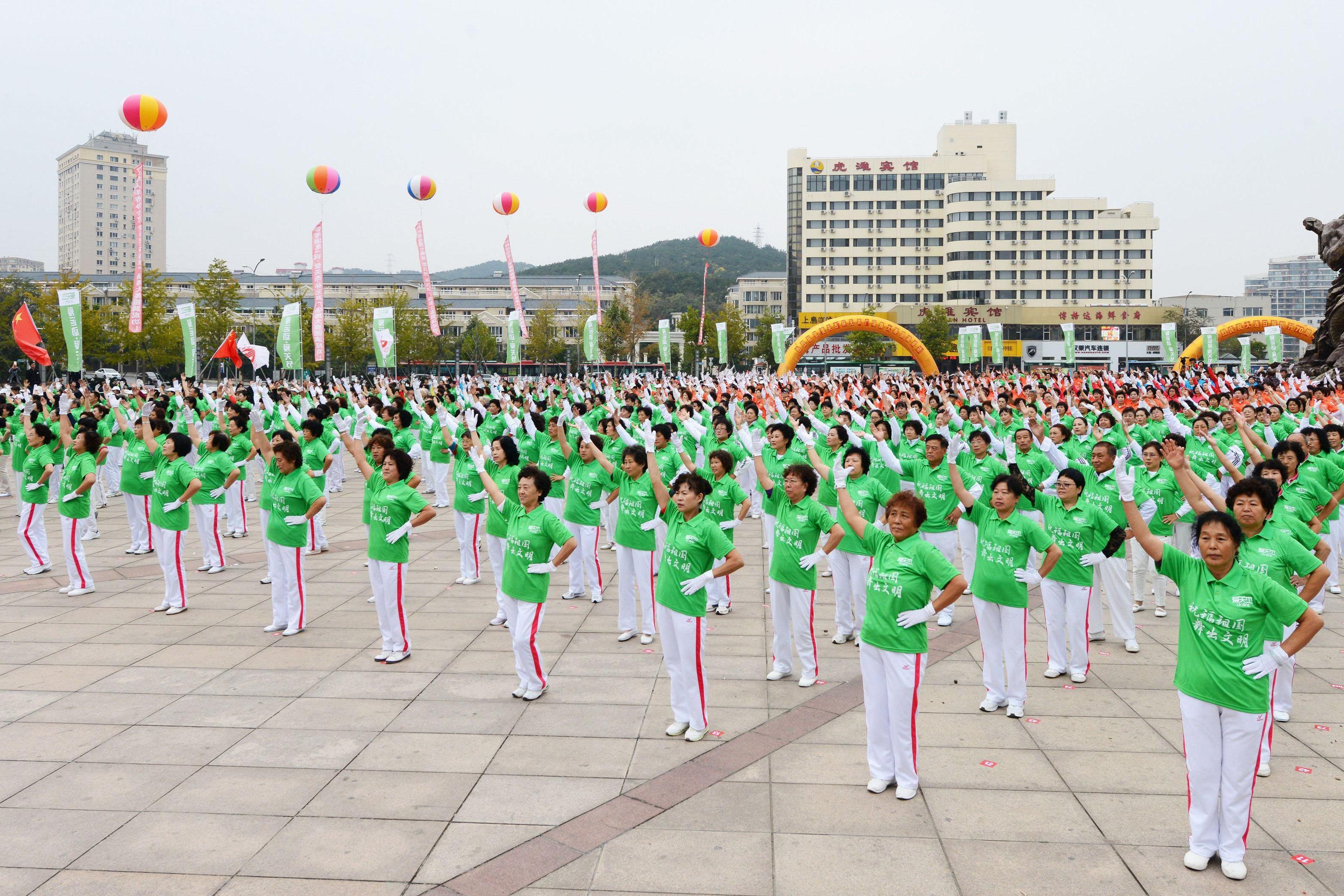 视频:广场舞《中国歌最美,经典舞步,一学就会