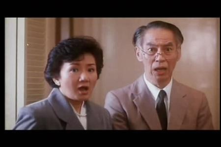 香港电影两个和尚看风水一女的没穿衣服走出来