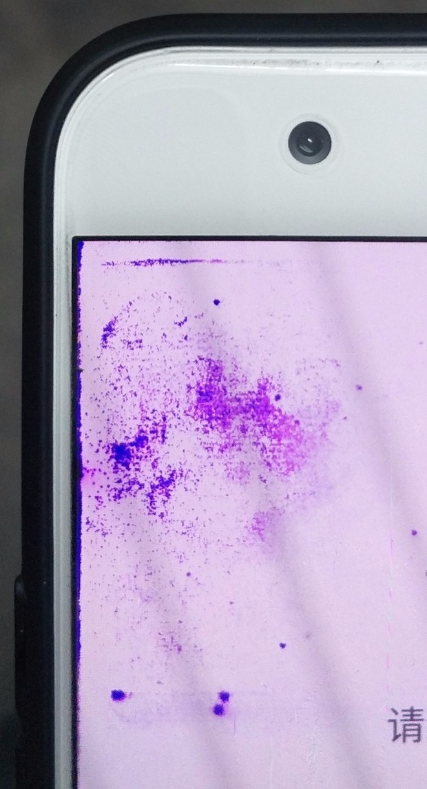 手机漏液照片紫色图片