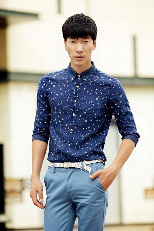 大家帮帮我:我脸较长,皮肤白,眼睛较小,头发较硬,你们说该弄什么发型