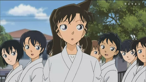 谁能给我几张《名侦探柯南》毛利兰扎马尾辫的