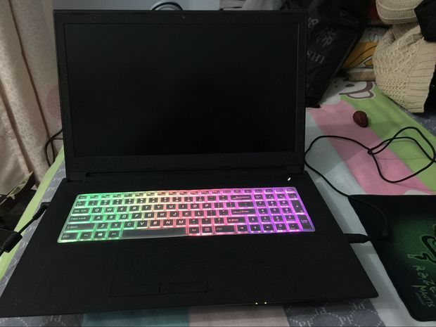 笔记本插上电源可以正常开机但是屏幕不亮