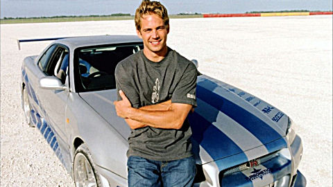 速度与激情2保罗沃克驾驶着gtr-r34出场时简直帅到没朋友!