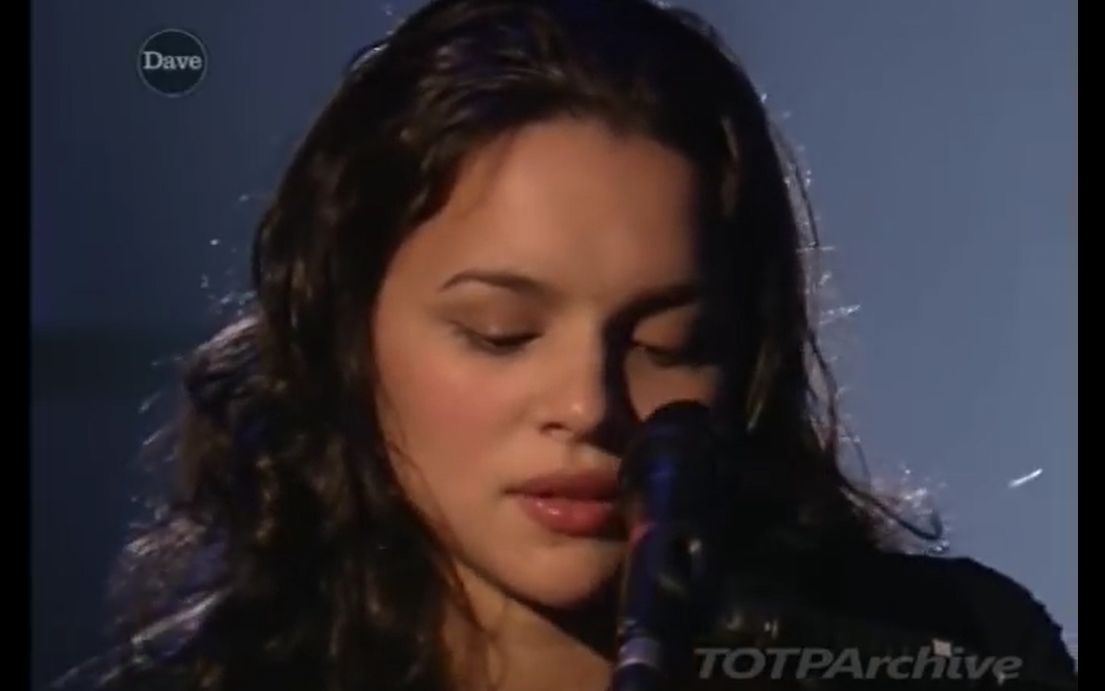 [图]【远走高飞】Norah Jones - Come Away With Me (Live TOTP in September 2002)