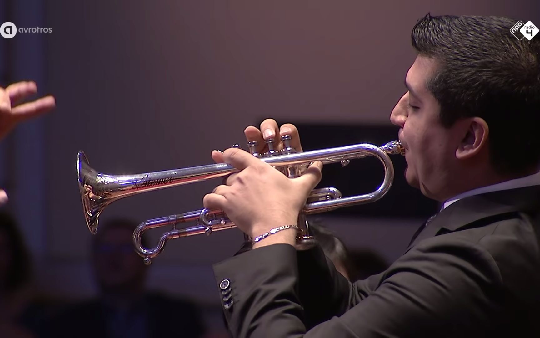 [图]【Pacho Flores】Haydn- Trumpet Concerto