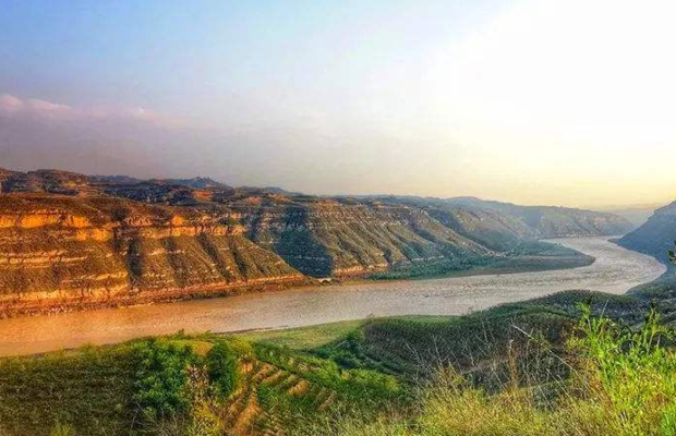 廷河叮咚的流水中的延河是什么意思?