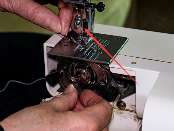 燕牌缝纫机跳线修理图片