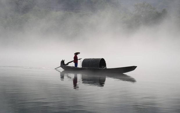 求大神p图,用左边的船和船夫代替右边图里面的船和