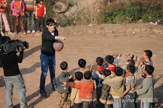 我在你身边 胡歌篇 怎样资助千丘田小学