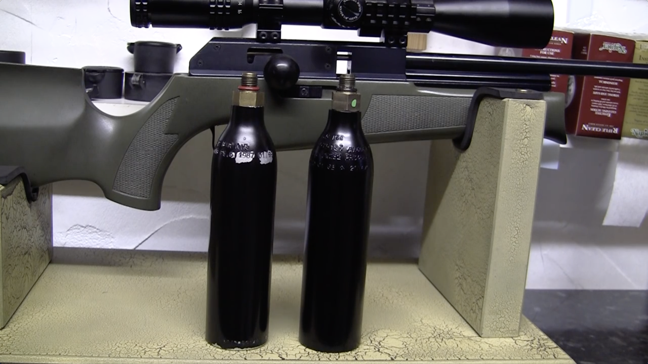 老外测试新买的气瓶,挺准的啊