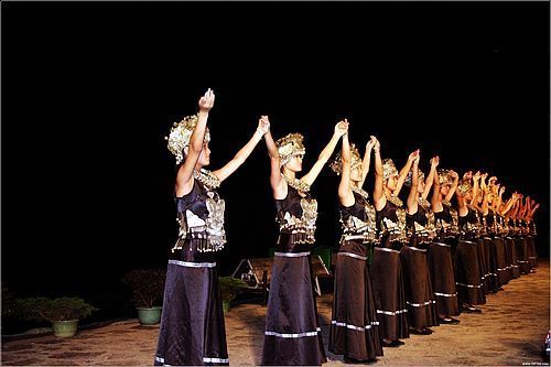 山水实景演出《印象·刘三姐》是锦绣漓江·刘三姐歌圩景区之核心工程