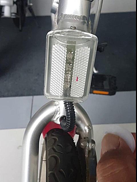 飞毛腿磁动车--车灯划亮关闭方法