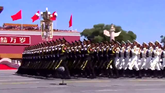 外国人疯传的视频,中国抗战70周年阅兵徒步方队