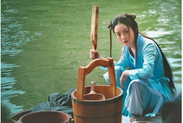 但是到了封建社会晚期的时候,捣衣这个词意思就不一样了.