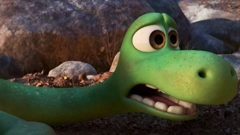 恐龙当家:阿洛一觉醒来脚被救,看到旁边的脚印,是小野人帮它!