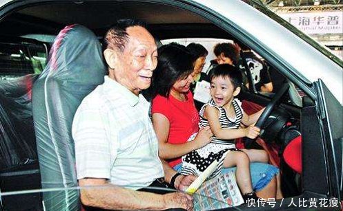 警察给袁隆平