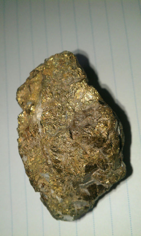 石头有金闪闪的沙子.什么石头a