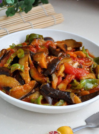 少许;  酱油:适量;  色拉油:适量;  茄辣西的做法 3 炒至茄条软身,将