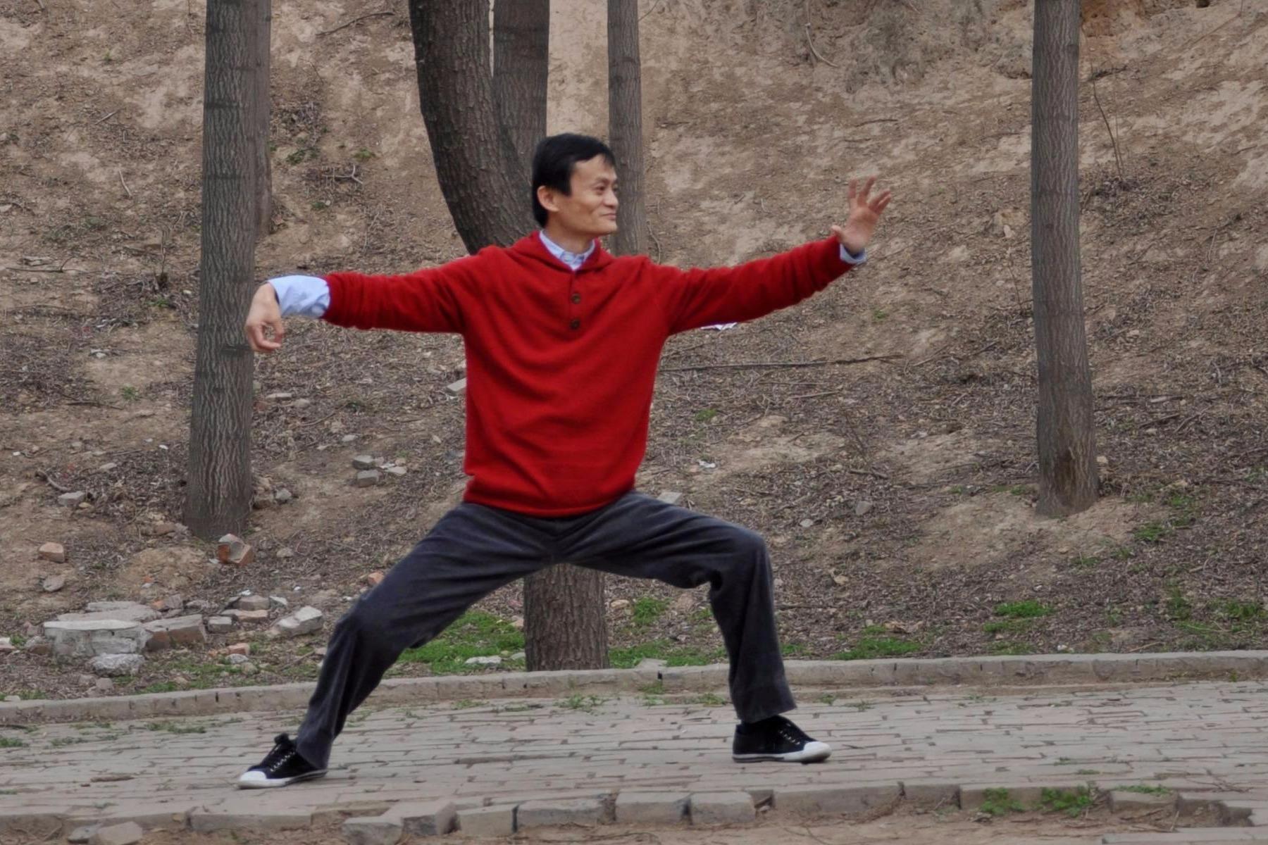 视频:马云练了八年太极拳和散打,看李连杰和柳传志怎么评价他的功夫