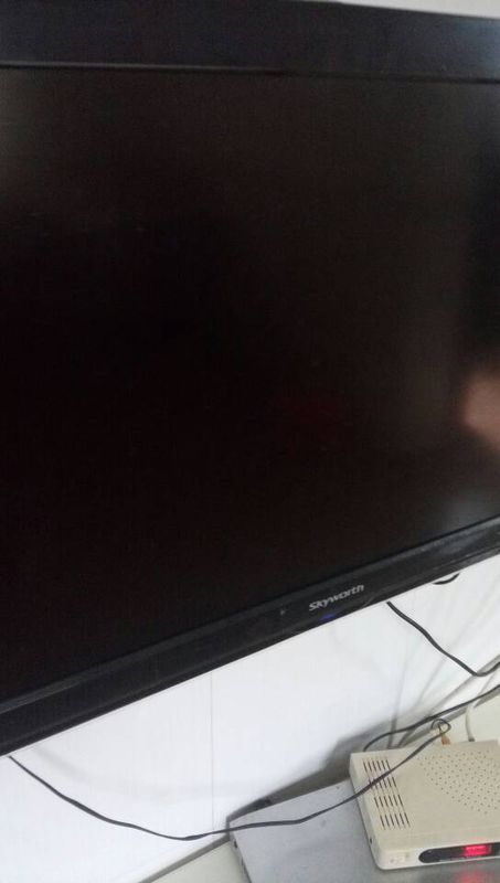 电视放几分钟屏幕就黑了!就是有声音!然后重开