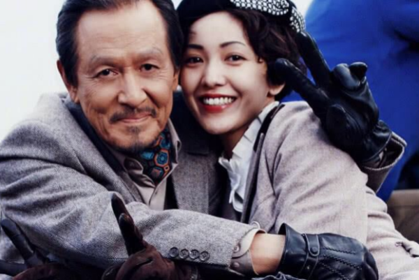 仍引得各国工作人员瞩目,《喜宝》片中共用到四辆古董道具车:其中有