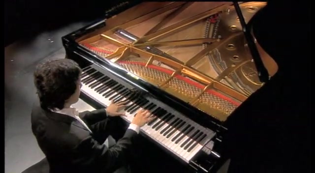 【李云迪】演奏 李斯特钢琴曲《钟》|2004年法国"拉罗克当泰龙国际