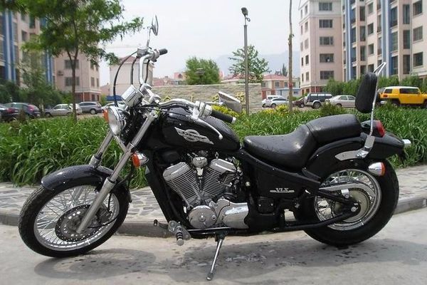 41%    等级: 13 已帮助: 6407人 这车不是哈雷,它是用本田vlx400即