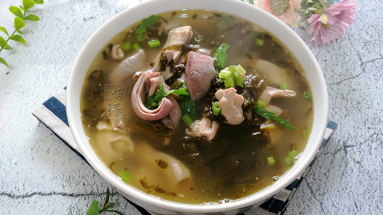  b>洗猪肚 /b>,做对这3步,猪肚不腥不臭,脆嫩爽口,加酸菜煮味道绝了