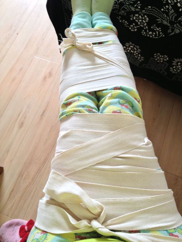 躺着和坐着其实分别不大,绑腿时最好的姿势,就是坐靠着偶尔动态来