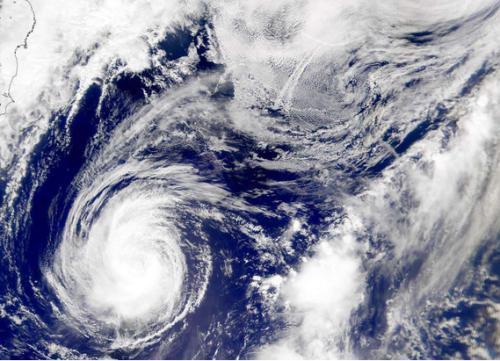 今年首个登陆我国的台风是受什么洋流的影响?