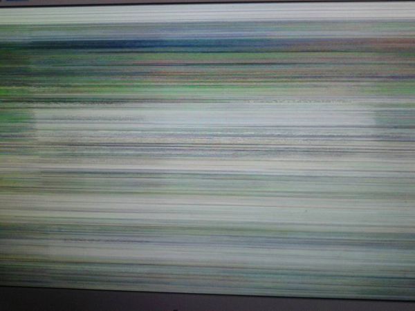 电脑一开机屏幕就一直闪,看不清显示了什么,如