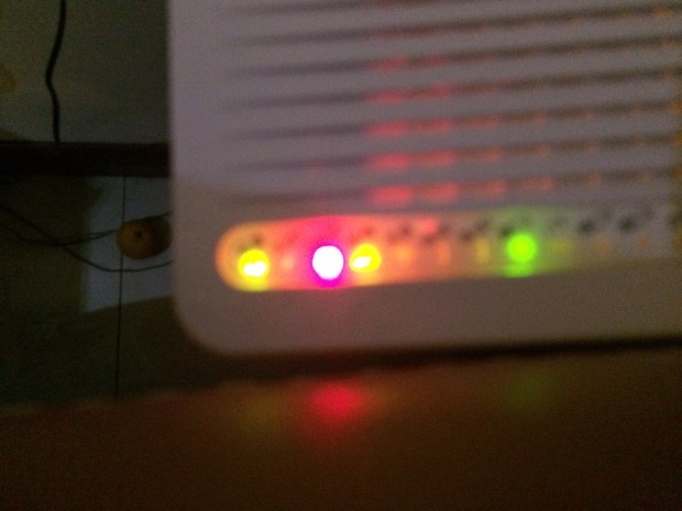 电信的pon上行家庭网关光信号灯闪烁 电脑
