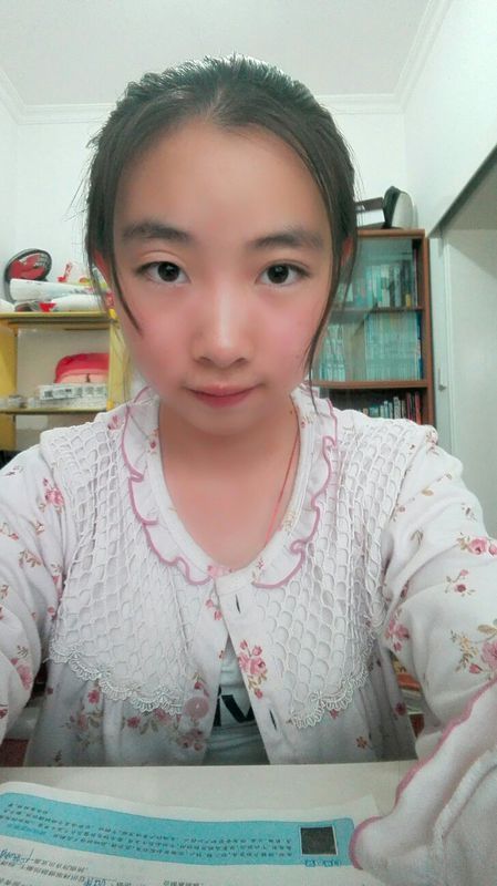 很圆很圆的脸适不适合中分无刘海,我今年17,一