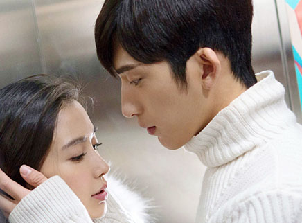 《 b>微微一笑很倾城 /b>》 b>片段 /b>:井柏然angelababy"电梯咚"