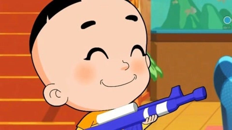 为了分担家务压力,带回了一位新家庭成员"蛋宝"——人工智能机器人,它