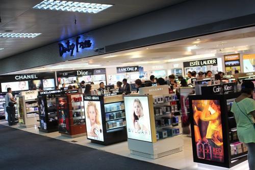新加坡机场免税店和日上免税店哪里的化妆品比