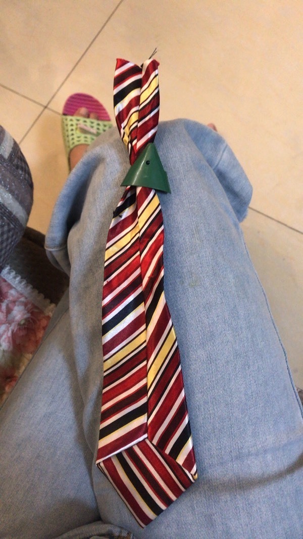 学校校服领带弄掉了,怎么弄