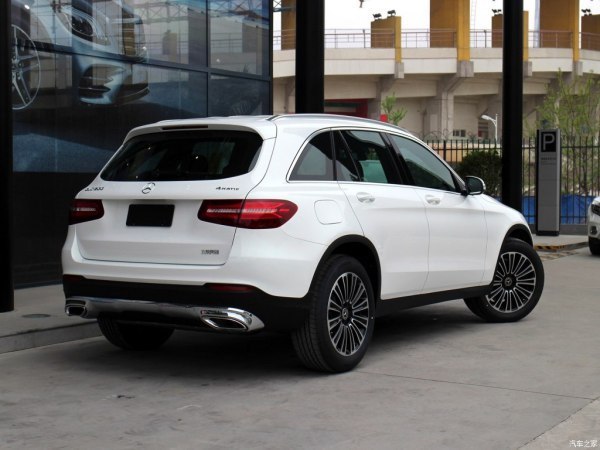 国产奔驰glc和进口奔驰glc尾部车标有什么区别