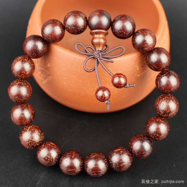 小叶紫檀手串三通穿法 小叶紫檀手串如何挑选