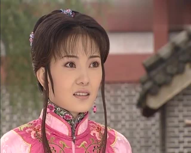 无盐女:如兰坐在马车上,看见一辆三轮过去,慌忙追过去!