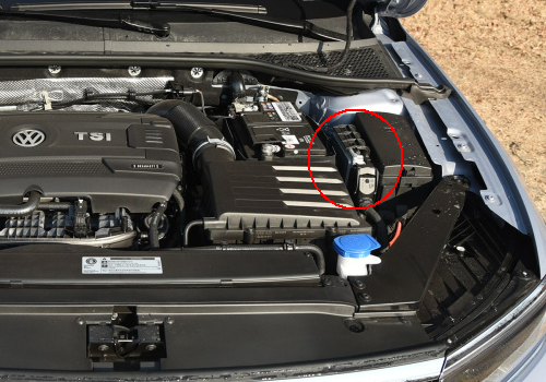 帕萨特b5的obd插口在哪