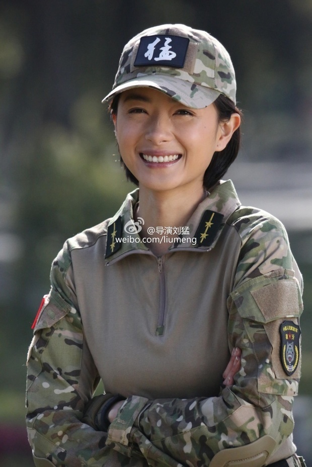 想请问下我国有这种军服了?这种是什么军服?为什么要这么设计?