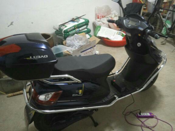 今天我在爱玛店,买了辆60v 20a的路豹雪豹电动车,2700元,大家说值不值