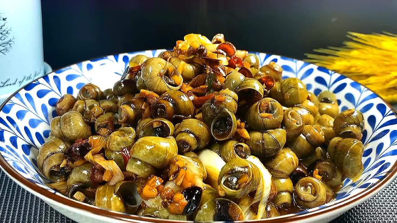辣炒螺丝这样做才好吃,不放豆瓣酱,香辣过瘾,夜宵必备的下酒菜风行