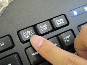 电脑键盘上,按什么键可以快速截图