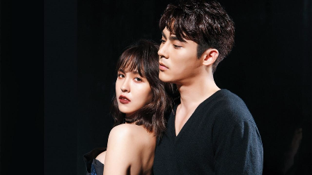 视频:陈奕  魏蔓 拍摄杂志封面上演"要亲不亲,亲还是不亲"的甜蜜情愫