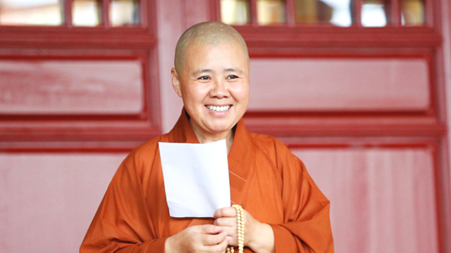 视频-圣空法师: 诵楞严咒的时候不要总是动来动去