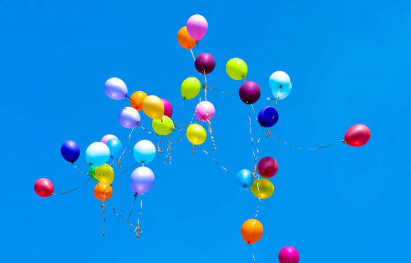 造句什么样的天空飘着什么气球